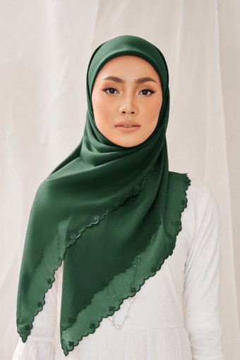 AZRA Sulam Bawal in Emerald